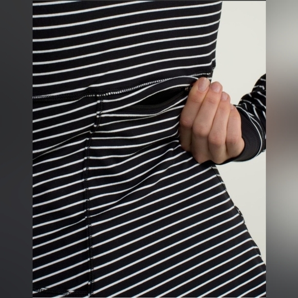 Lululemon Base Runner 1/2 Zip Parallel Stripe Black White / Black Pullover 4. - Picture 11 of 13